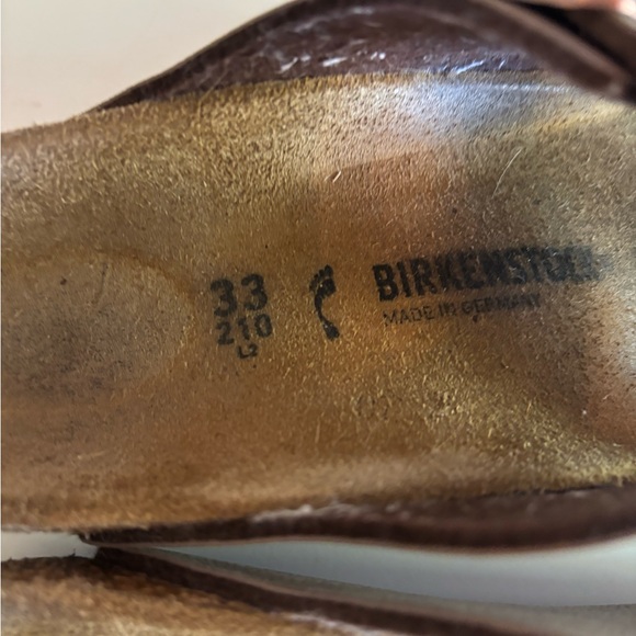 Youth-Birkenstock Sandals with Contoured Footbed and Metal Buckles
Tan color - Picture 2 of 6
